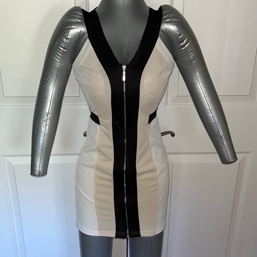 Bloom dress Sz small black cream white zipper front